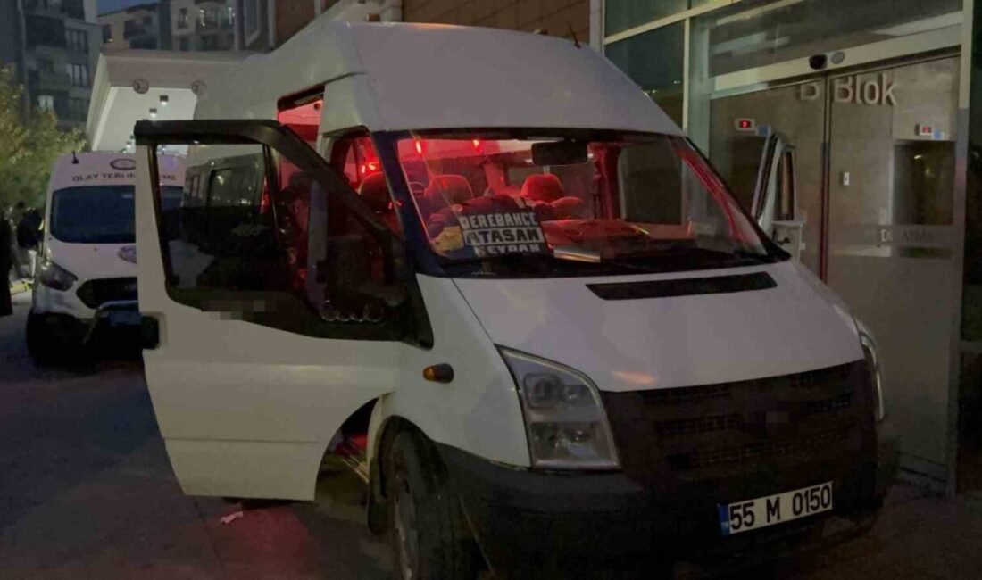 Samsun’da Canik ilçesi Dereler Mezarlığı’nın alt kısmında bir dolmuş minibüs
