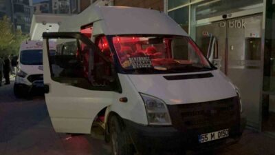 Samsun’da Canik ilçesi Dereler Mezarlığı’nın alt kısmında bir dolmuş minibüs