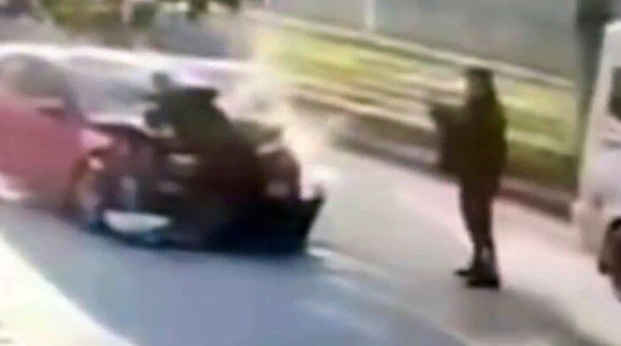 Söke ilçesindeki olayda, iddiaya göre aralarında husumet bulunan bir şahıs,