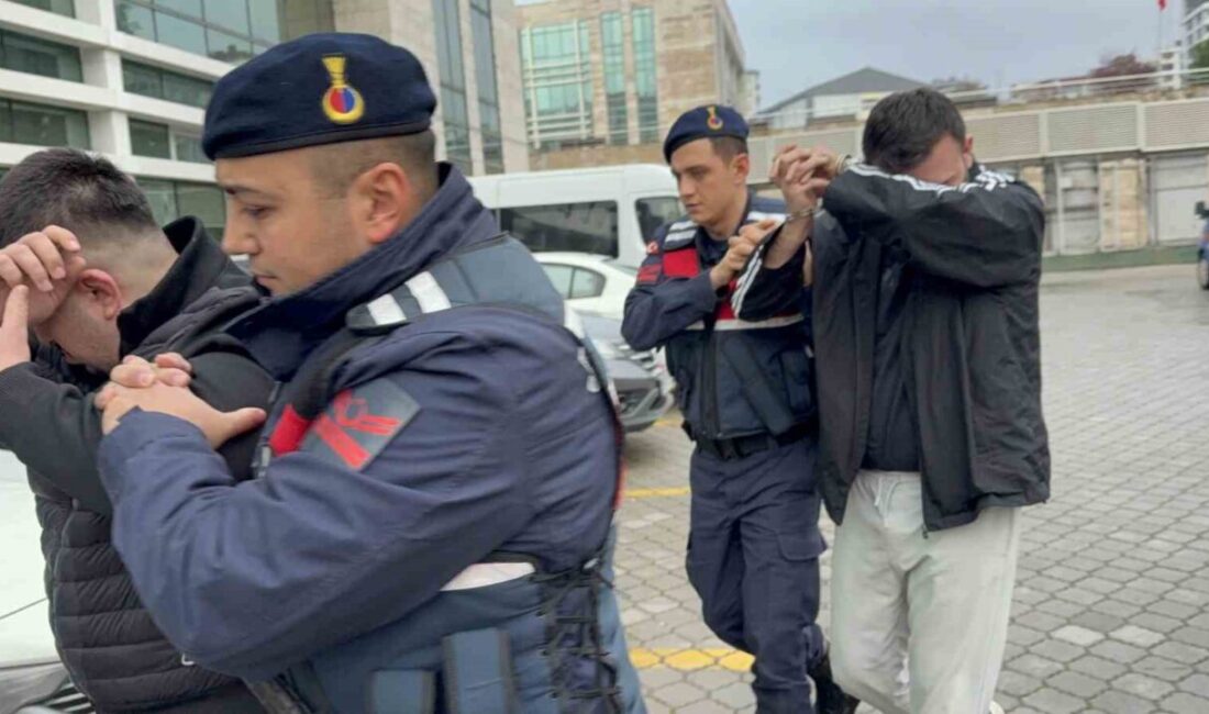 Samsun’un Tekkeköy ilçesinde gerçekleşen uyuşturucu operasyonunda, araçlarında uyuşturucu hap bulunduran