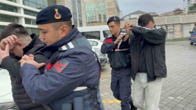 Samsun’un Tekkeköy ilçesinde gerçekleşen uyuşturucu operasyonunda, araçlarında uyuşturucu hap bulunduran