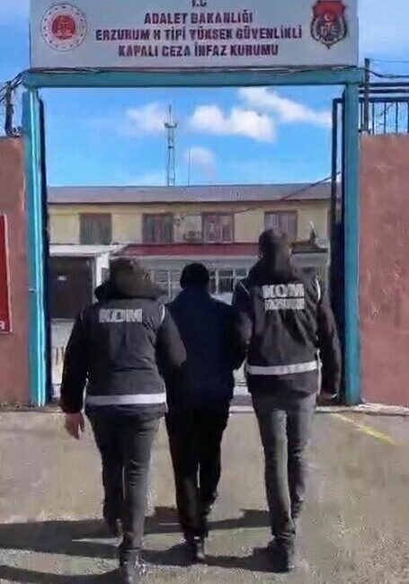 FETÖ üyesi firari bir şahıs, Erzurum’da polis ekipleri tarafından yakalanarak