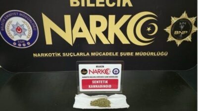 Bilecik’te aranması bulunan bir yabancı, uyuşturucu madde bulundurmak suçundan yakalandı.