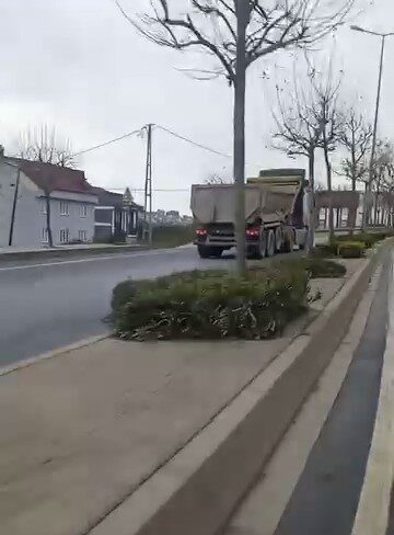 İstanbul’un Arnavutköy ilçesinde bir hafriyat kamyonu sürücüsü, dikkat çekici bir