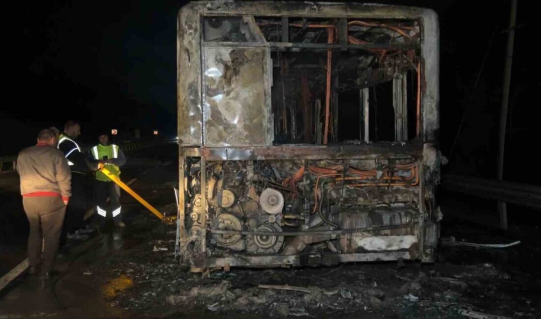 İETT otobüsü, Arnavutköy’de seyir halindeyken meydana gelen bir yangınla karşı