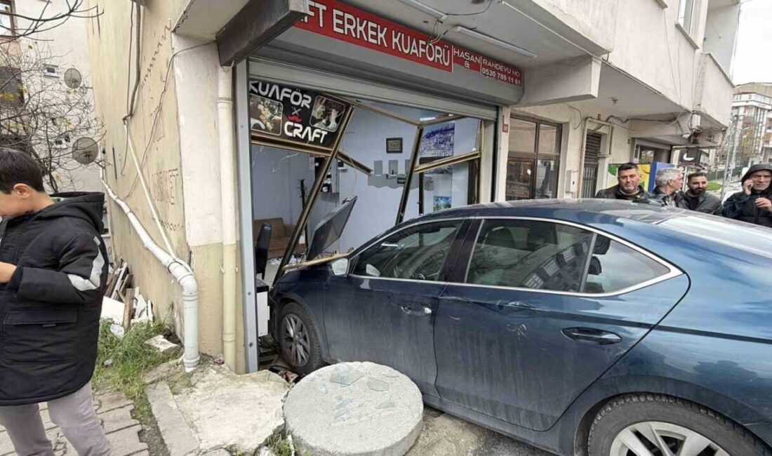 İstanbul’un Arnavutköy ilçesinde, el freni çekilmeyen bir araç yaklaşık 50