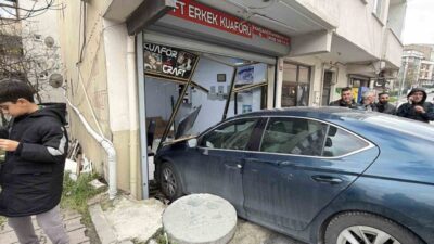 İstanbul’un Arnavutköy ilçesinde, el freni çekilmeyen bir araç yaklaşık 50