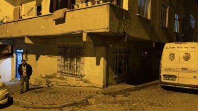 Arnavutköy ilçesinde meydana gelen olayda, iki kişi, silahla tehdit ederek