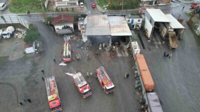 Arnavutköy’deki bir tır tamirhanesinde sabah saatlerinde yangın çıktı. Henüz belirlenemeyen