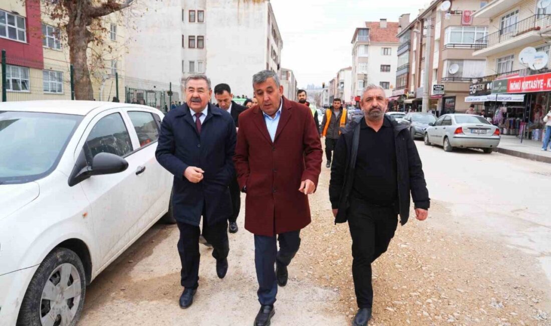 Ankara’nın Gölbaşı ilçesinde, Cemal Gürsel Caddesi’nde yaşanan su baskınlarını ortadan