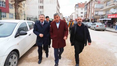 Ankara’nın Gölbaşı ilçesinde, Cemal Gürsel Caddesi’nde yaşanan su baskınlarını ortadan