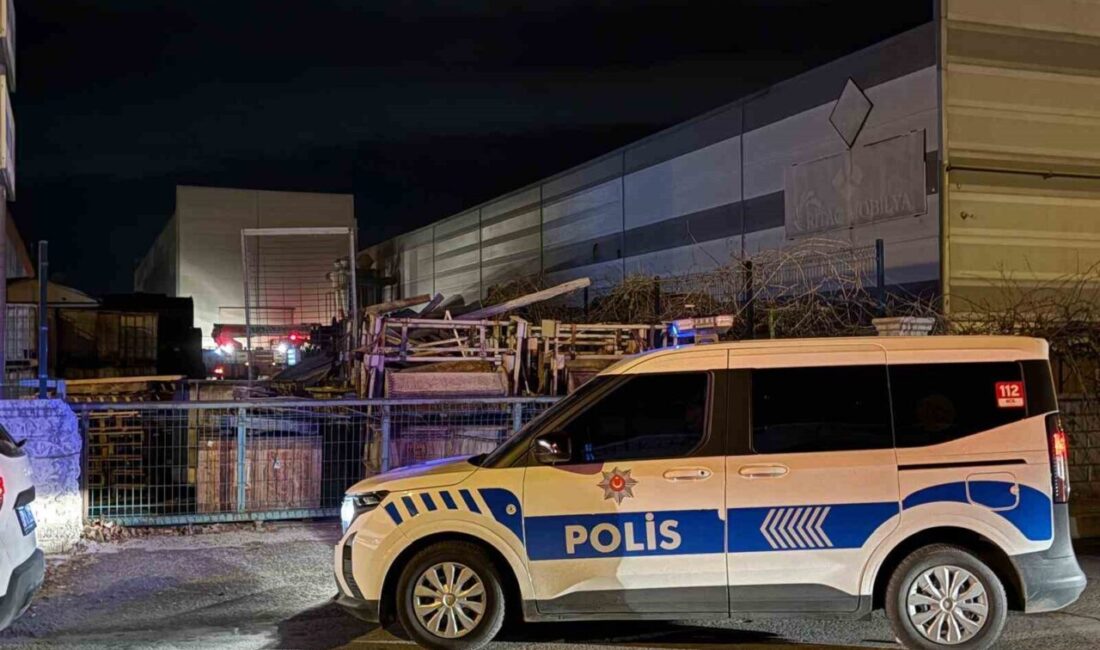 Kayseri Organize Sanayi Bölgesi’nde (OSB) bir mobilya fabrikasının avlusunda çıkan
