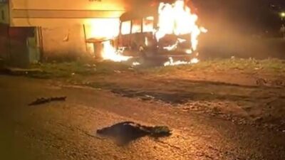 İstanbul Avcılar ilçesinde seyir halindeki bir minibüs, nedeni henüz belirlenemeyen