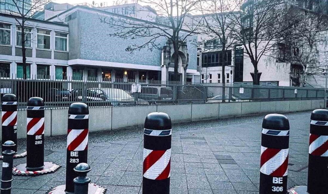 Berlin’deki Yahudi kurumları, Avustralya’daki Bondi Plajı’ndaki Hanuka etkinliğinde yaşanan saldırı