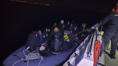 Aydın’ın Didim ilçesinde, Yunan unsurları tarafından geri itilen bir lastik
