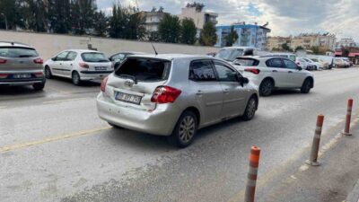 Aydın’ın Efeler ilçesinde şehiriçi bir minibüs ile bir otomobilin çarpışması