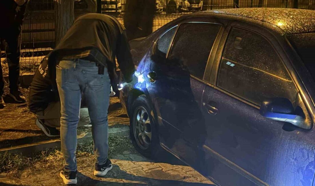 Melikgazi ilçesindeki bir otoparkta kimliği belirsiz kişiler tarafından 5 otomobilin