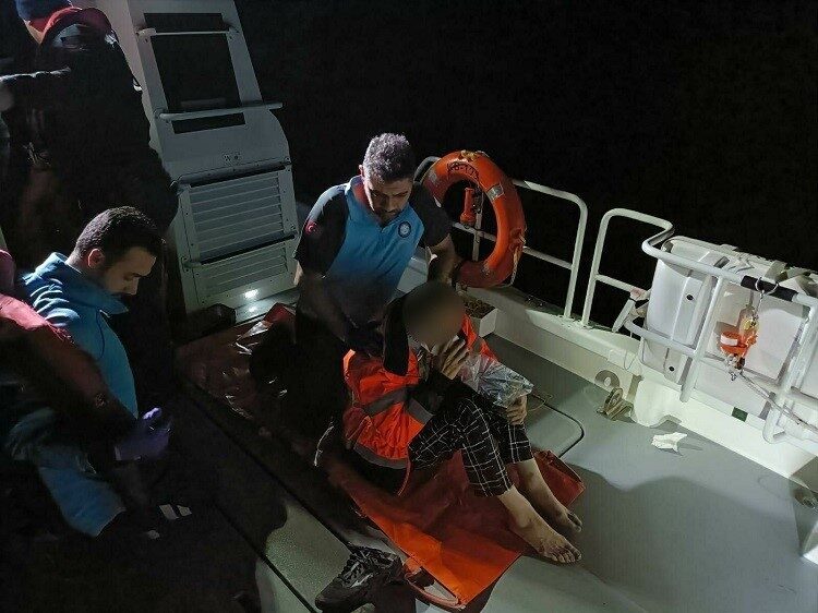 Ayvacık ilçesine bağlı Babakale açıklarında bir ticari gemide yaralanan bir