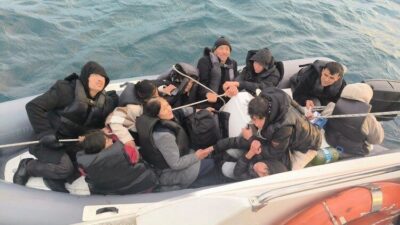 Balıkesir’in Ayvalık ilçesinde, Yunanistan’ın Midilli Adası’na gitmeye çalışan 10 düzensiz