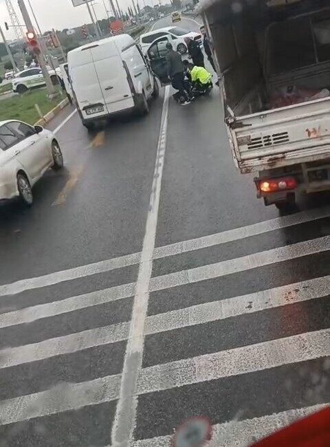 Ayvalık’ta polis ekipleri, dur ihtarına uymayan ve kaçmaya başlayan bir