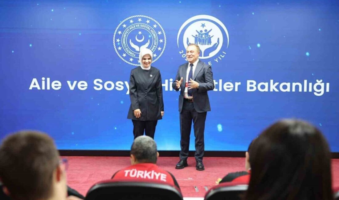 Engelli sporcularla bir araya gelen Aile ve Sosyal Hizmetler Bakanı