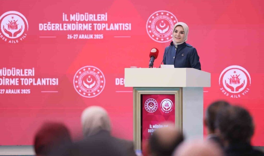 Aile ve Sosyal Hizmetler Bakanı Mahinur Özdemir Göktaş, il müdürlerine