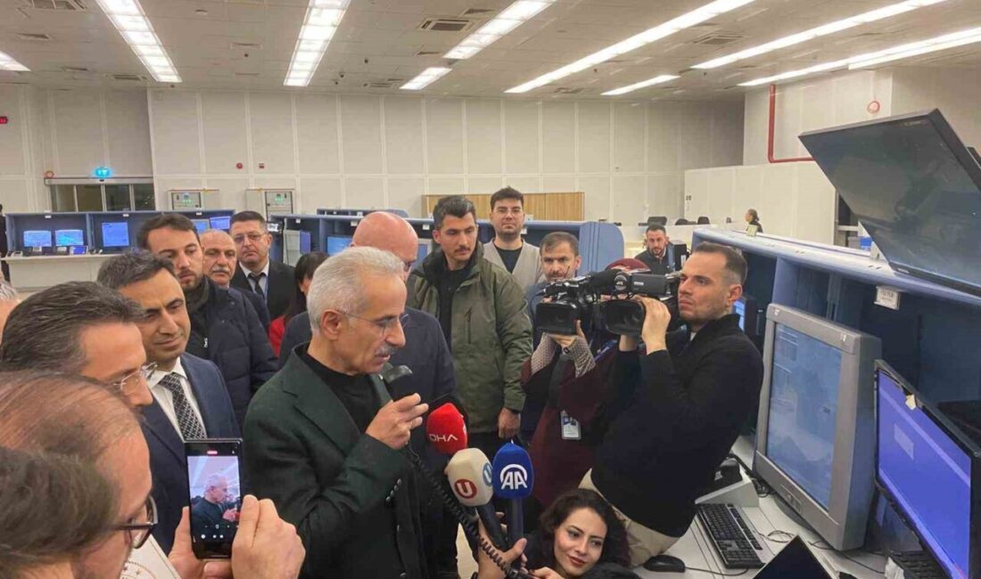 Ulaştırma ve Altyapı Bakanı Abdulkadir Uraloğlu, Ankara Esenboğa Havaalanı Hava