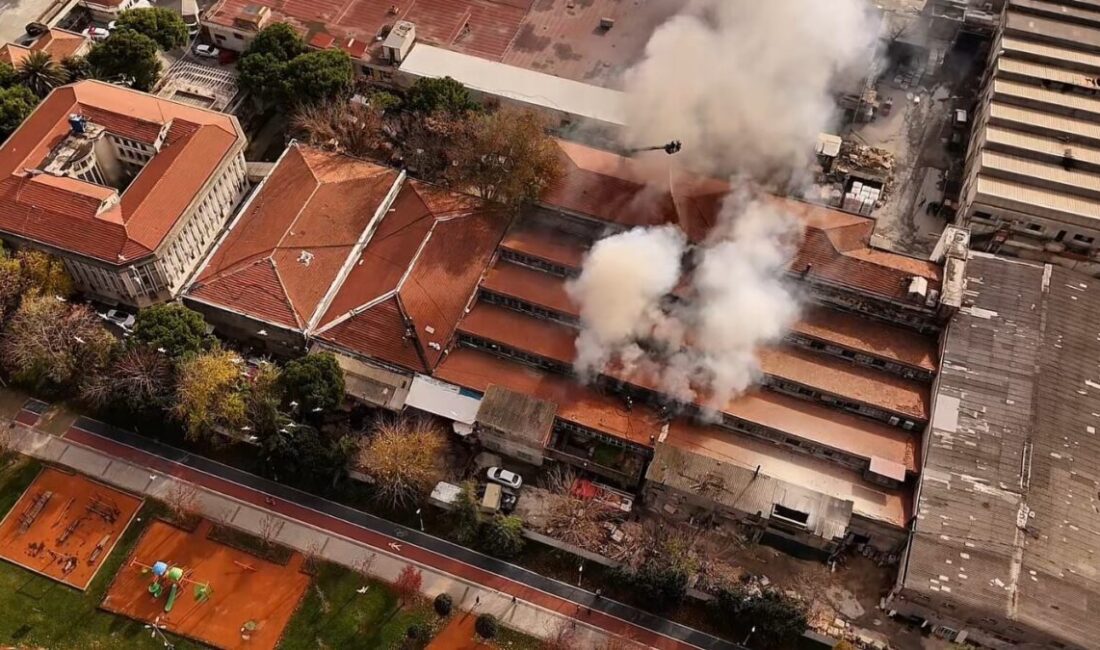 Bakırköy, İstanbul’da bir etiket üretim fabrikasının depo bölümünde nedeni henüz