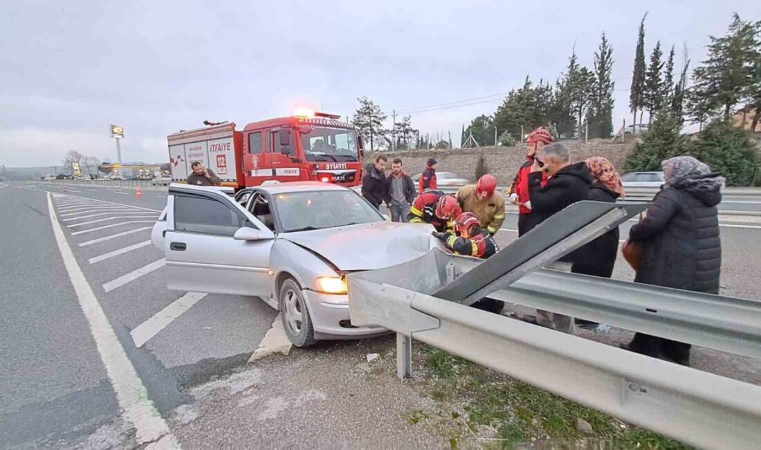 Balıkesir Edremit çevre yolunda meydana gelen çift taraflı trafik kazasında