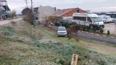Balıkesir’in Altıeylül ilçesinde, Yakupköy Mahallesi’nde meydana gelen trafik kazasında sürücü,