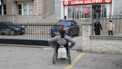 Ankara’da yaşayan bir engelli vatandaş, özel tertibatlı aracına banka borcu