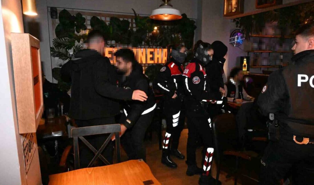 Polis ekipleri, Kocaeli İzmit ilçesinde bulunan eğlence mekanlarına yönelik denetimler