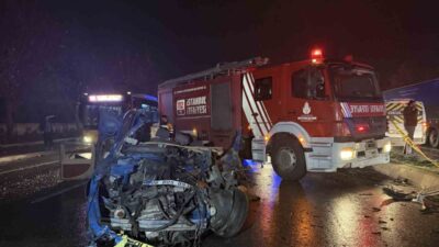 Başakşehir’de yaşanan zincirleme kazada kontrolden çıkan bir beton mikseri, 4