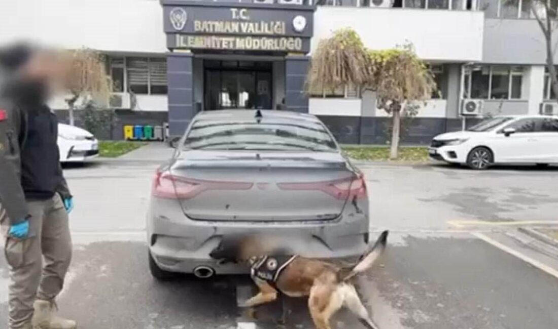 Batman ilinde gerçekleştirilen operasyonda, bir otomobilde yapılan arama sonucunda balyalar