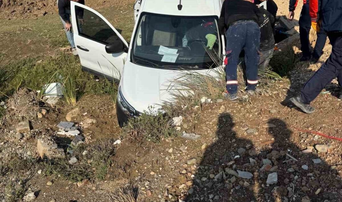Batman’da bir sürücünün kontrolünü kaybettiği araç, su kanalına düştü. Kaza