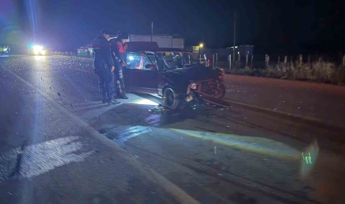 Çanakkale’de meydana gelen trafik kazasında, gece saat 00.30 sıralarında Ezine
