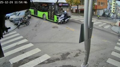 Çayırova ilçesinde yaşanan bir trafik kazası, güvenlik kamerası görüntülerine yansıdı.