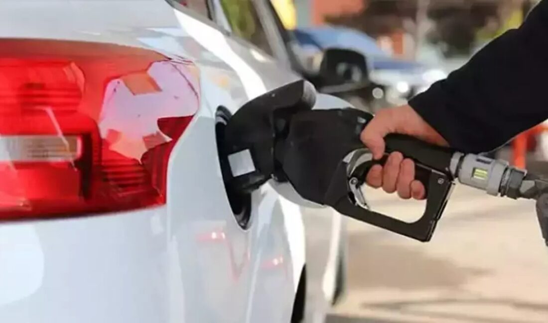 Küresel petrol piyasalarında yaşanan düşüş, akaryakıt fiyatlarına indirim olarak yansıdı.