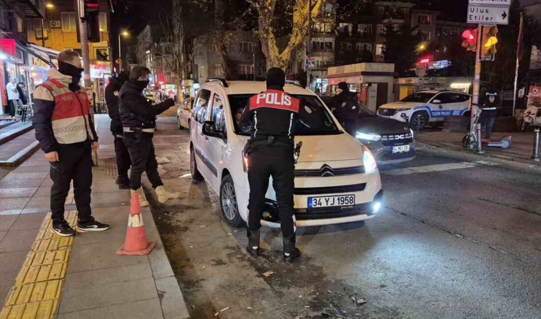 Yılbaşı öncesi Ortaköy’de yoğun güvenlik önlemleri alındı. Beşiktaş ilçesine bağlı