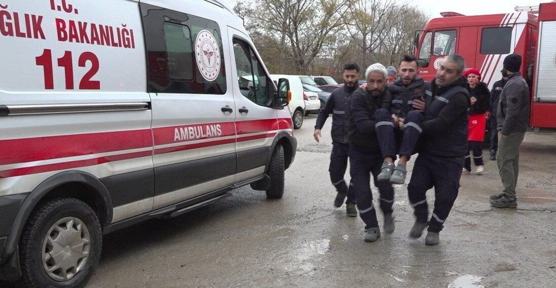 Kocaeli’de bir beton fabrikasının çatısında meydana gelen yangın büyük endişeye