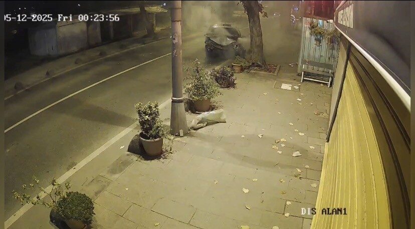 Beykoz’da ehliyetsiz bir sürücü, direksiyon hakimiyetini kaybederek kontrolü otomobilin üzerinde