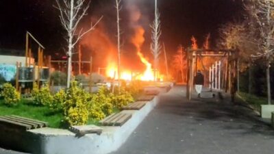 Beylikdüzü’nde, Marmara Mahallesi’nde bulunan çocuk parkında kimliği belirsiz bir şahıs