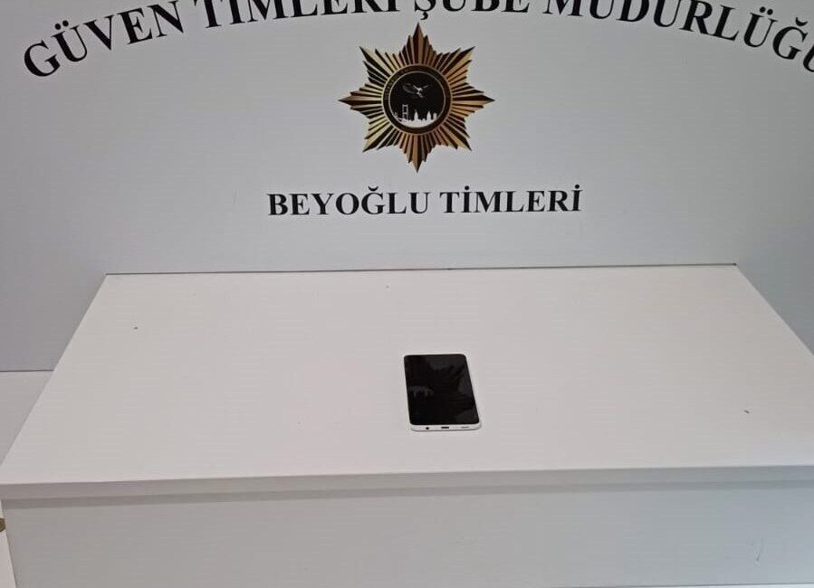 Beyoğlu ilçesinde bir vatandaşın bankta uyurken cep telefonunun çalınması olayı,
