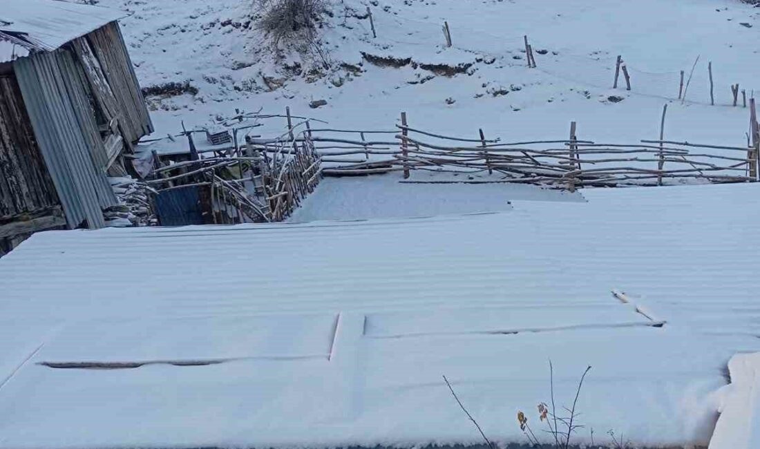Ankara’nın Beypazarı ilçesinin dağlık bölgelerinde kar yağışı görüldü. Gece saatlerinde