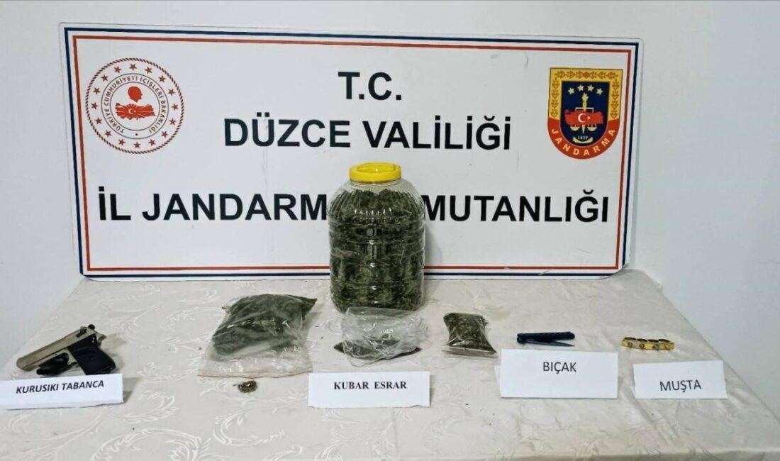 Düzce’de, Jandarma Komutanlığı ekipleri tarafından gerçekleştirilen bir operasyonda, uyuşturucu ticareti