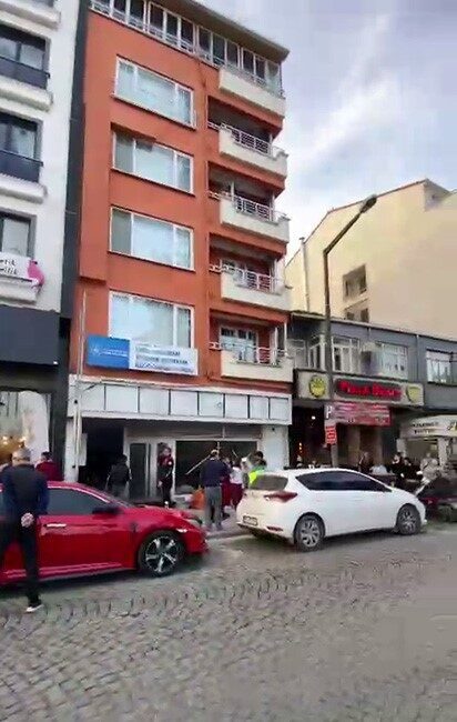 Biga ilçesindeki özel bir kız öğrenci yurdunda yaşanan yangın paniği