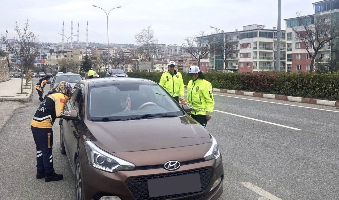Bilecik’te Ambulansa Yol Verme Uyarısı Yapıldı Bilecik İl Emniyet Müdürlüğü