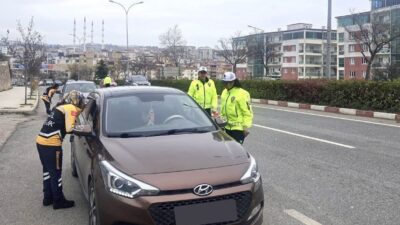 Bilecik’te Ambulansa Yol Verme Uyarısı Yapıldı Bilecik İl Emniyet Müdürlüğü