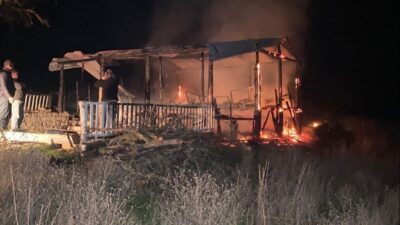 Bilecik’in Bozüyük ilçesinde, bir bağ evinde benzinle mangal yakma girişimi