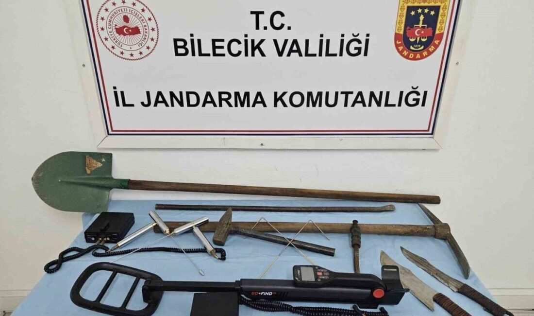 Bilecik’te, izinsiz kazı yapan 5 kişi, jandarma ekipleri tarafından yakalanarak